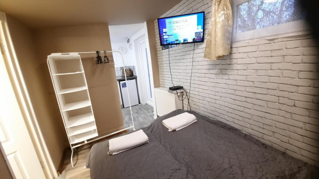 Hi-Bp Garden City Batsanyi Tiny House Near The City Train With Free Parking Budapesta Exterior foto